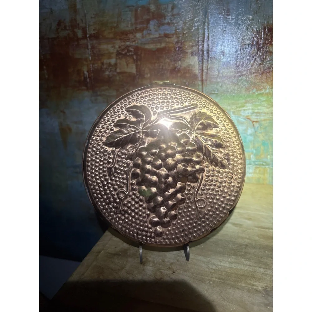 Vintage Embossed Copper Grape Cluster Round Kitchen Mold Wall Decor 7.5 Inch